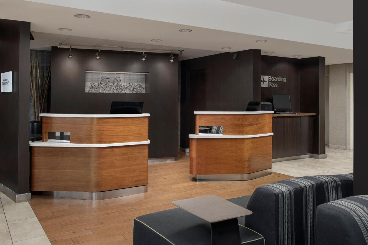 Courtyard By Marriott Portland Tigard Hotel Exterior photo