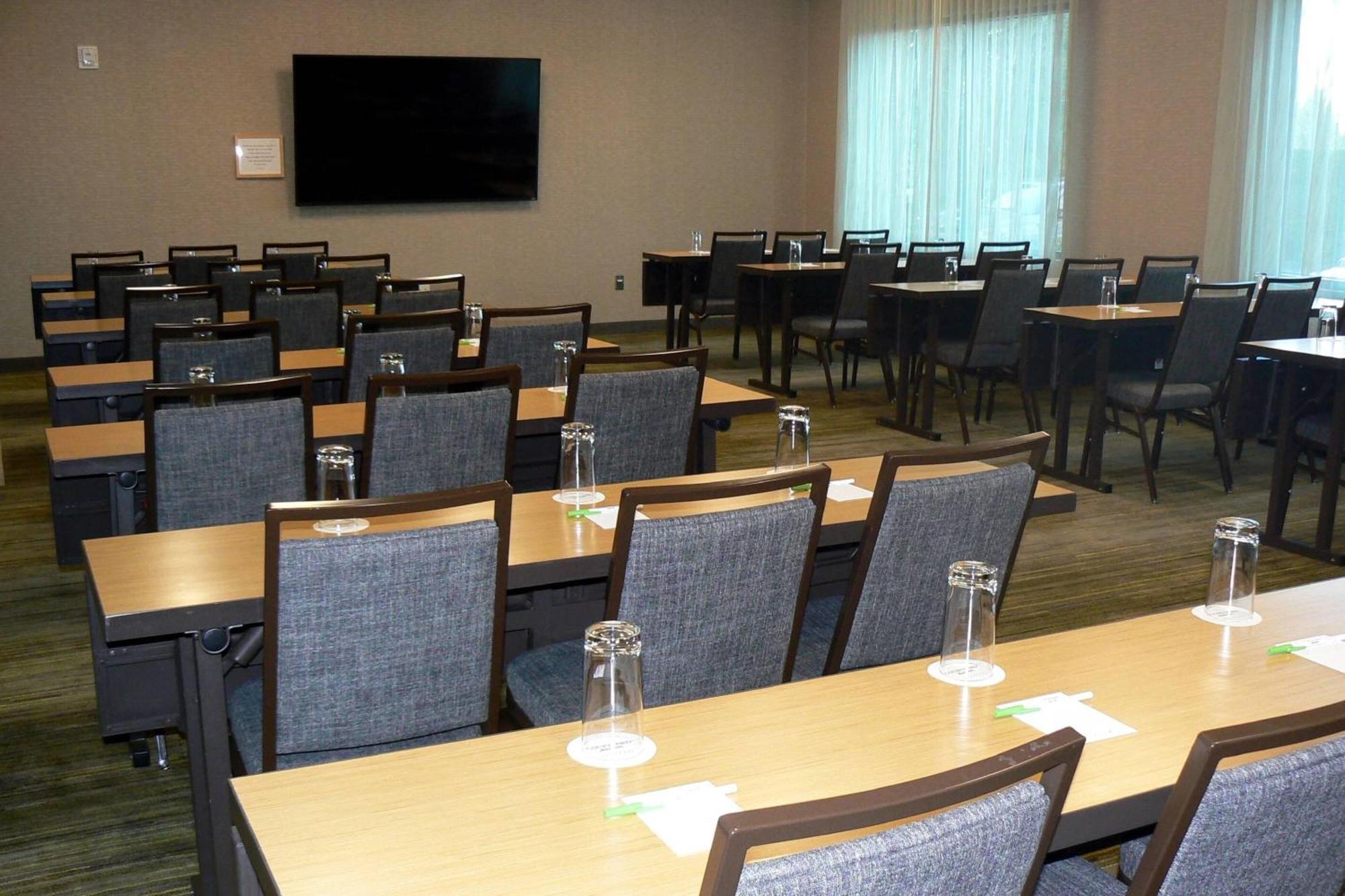 Courtyard By Marriott Portland Tigard Hotel Exterior photo